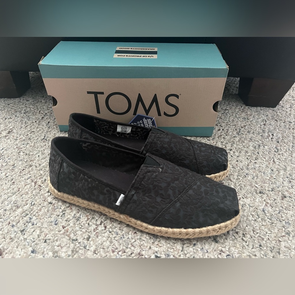 NWT TOMS Women’s Alpargata Rope Black Botanical Lace Patterned Shoes